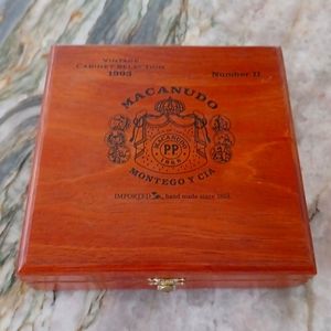 Vintage Cabinet Selection 1993 Number II Macanudo Montego Y Cia Cigar Box